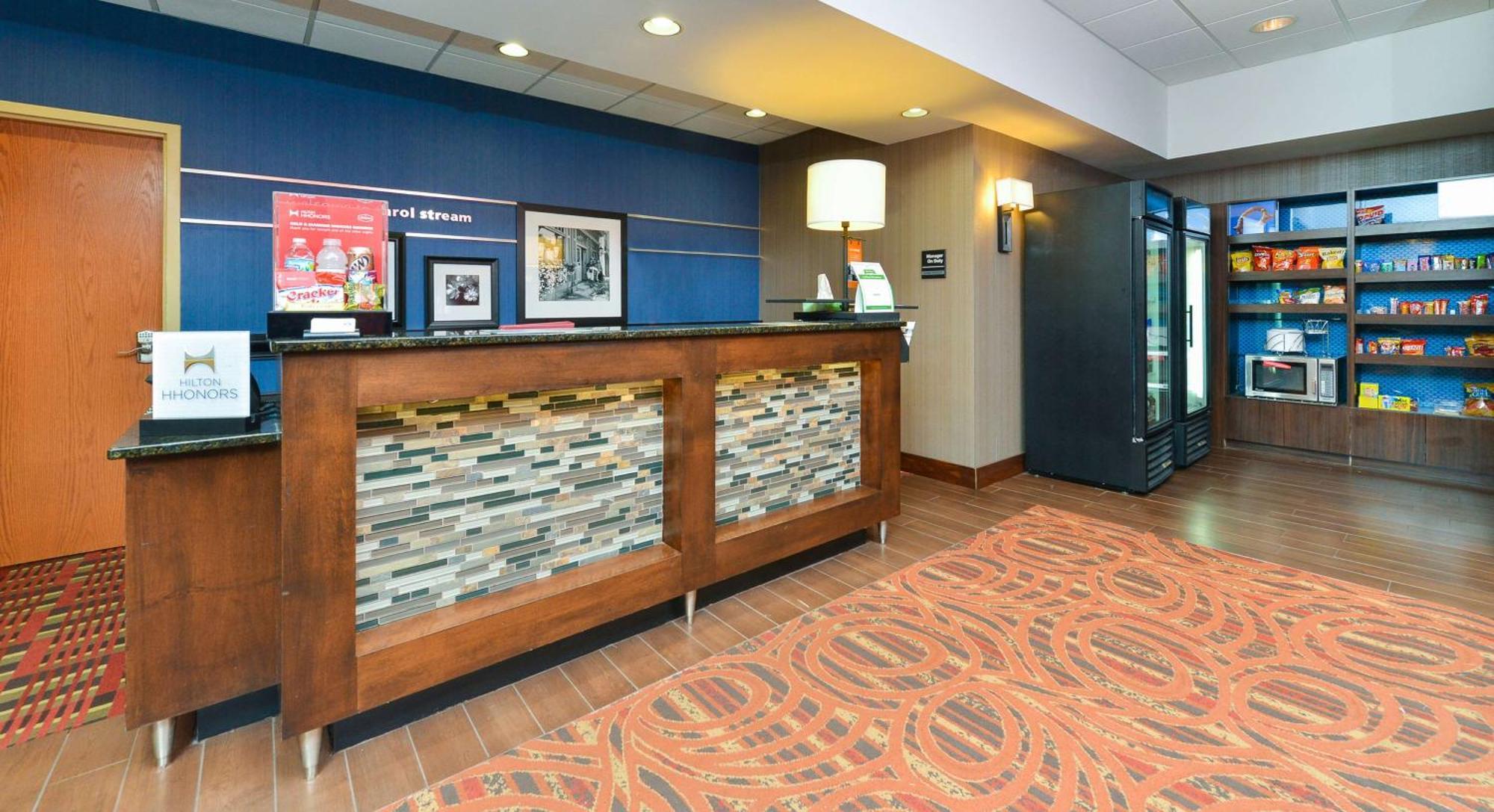Hampton Inn Chicago-Carol Stream Exterior photo